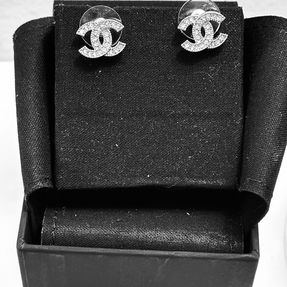 Chanel classic silver mini crystal earrings - Picture 1 of 7